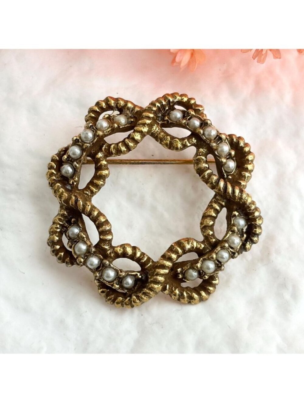 Wreath Shaped Textured Faux Pearl Braided Gold Toned 80's Vintage Costume Brooch